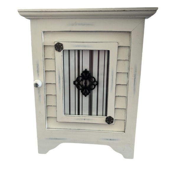 Farmhouse White Distressed 4X6 Photo Frame Wash Board Knob Medallions Desk Top - Picture 1 of 4